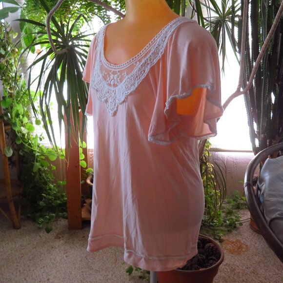 Flutter sleeve lace top - Picture 2 of 8